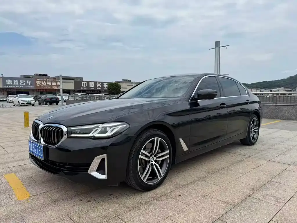 BMW 5 Series — фото 1