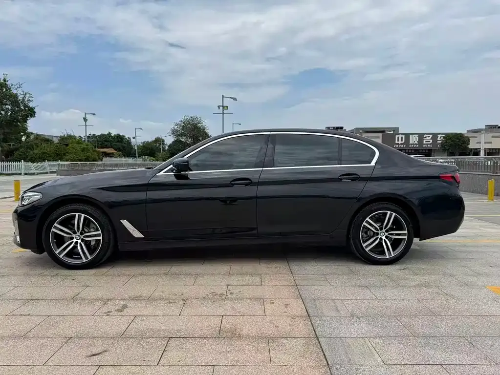 BMW 5 Series — фото 10