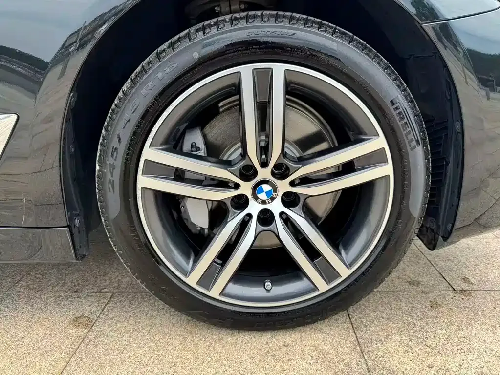 BMW 5 Series — фото 5