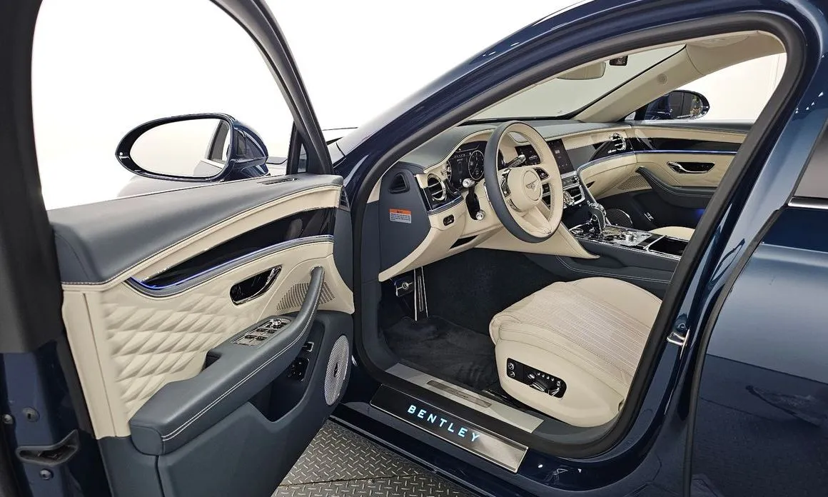 Bentley Flying Spur — фото 8