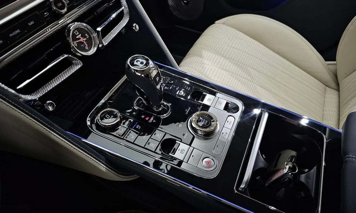 Bentley Flying Spur — фото 6