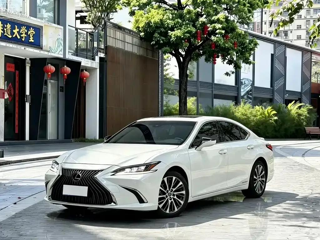Lexus ES — фото 1