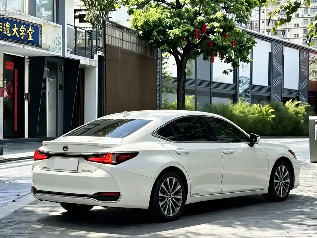 Lexus ES — фото 4