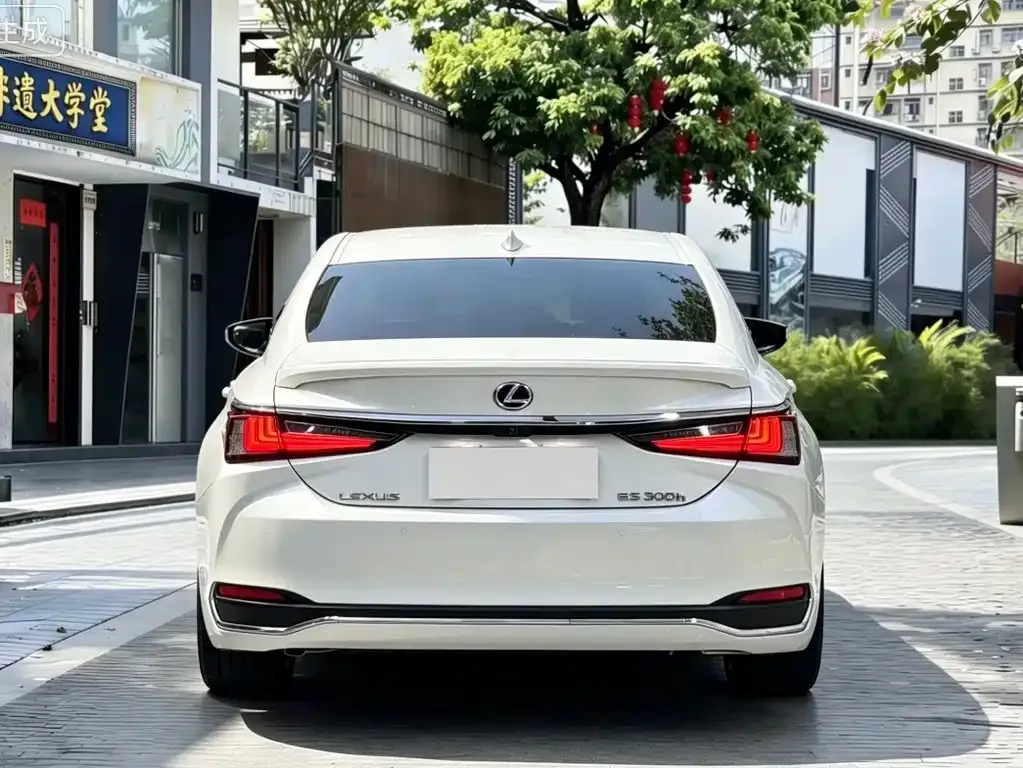 Lexus ES — фото 7