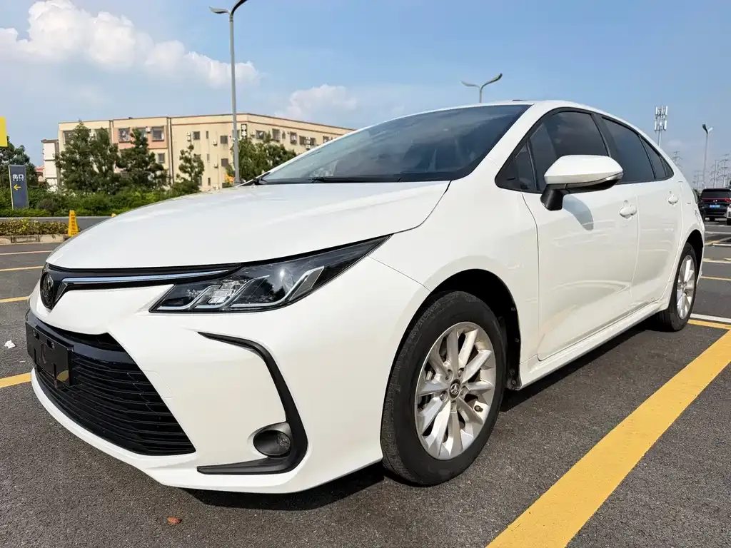 Toyota Corolla — фото 1