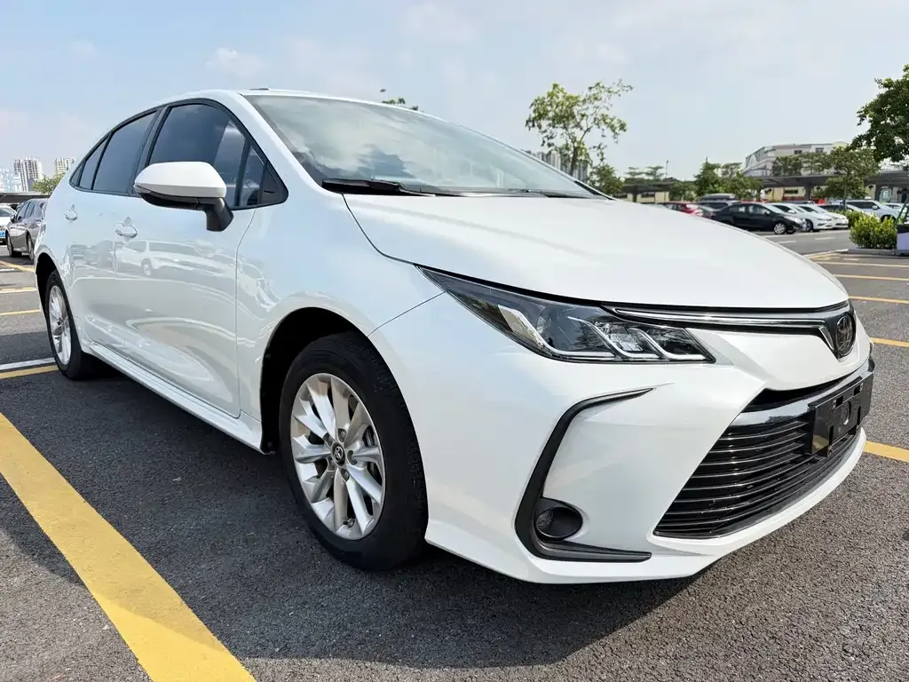 Toyota Corolla — фото 7
