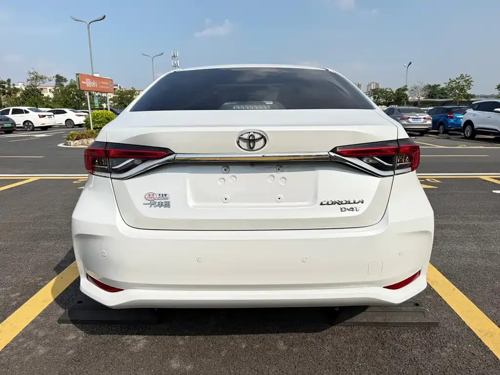 Toyota Corolla — фото 8