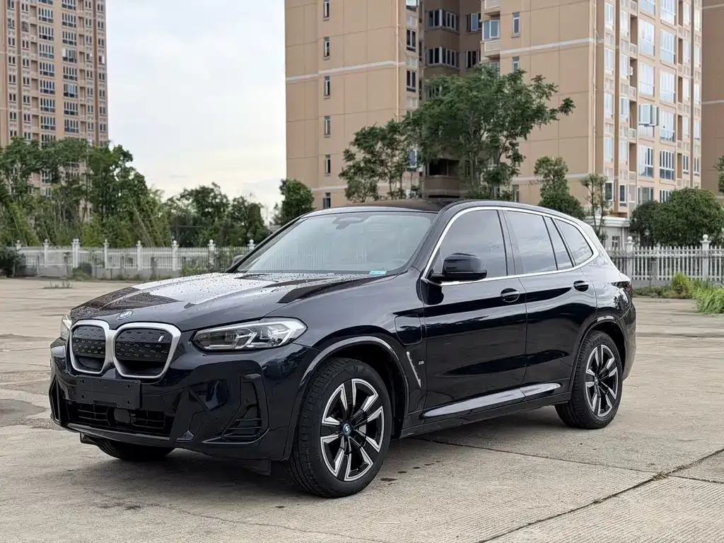 BMW iX3 — фото 1