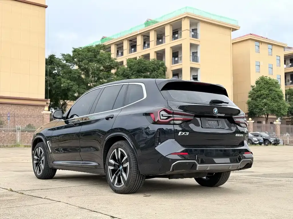BMW iX3 — фото 9