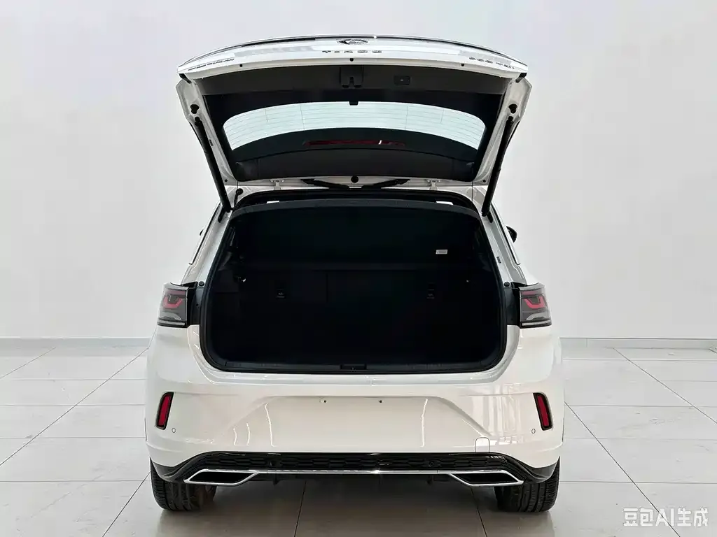 Volkswagen T-Roc — фото 5