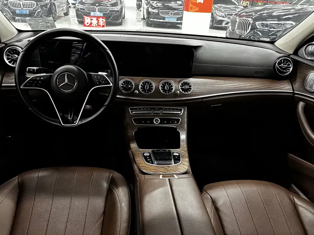 Mercedes-Benz E-Class — фото 3