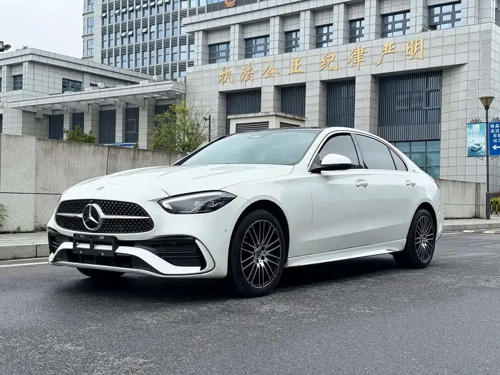 Mercedes-Benz C-Class — фото 1