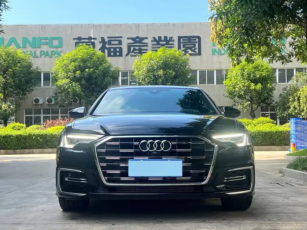 Audi A6L — фото 1