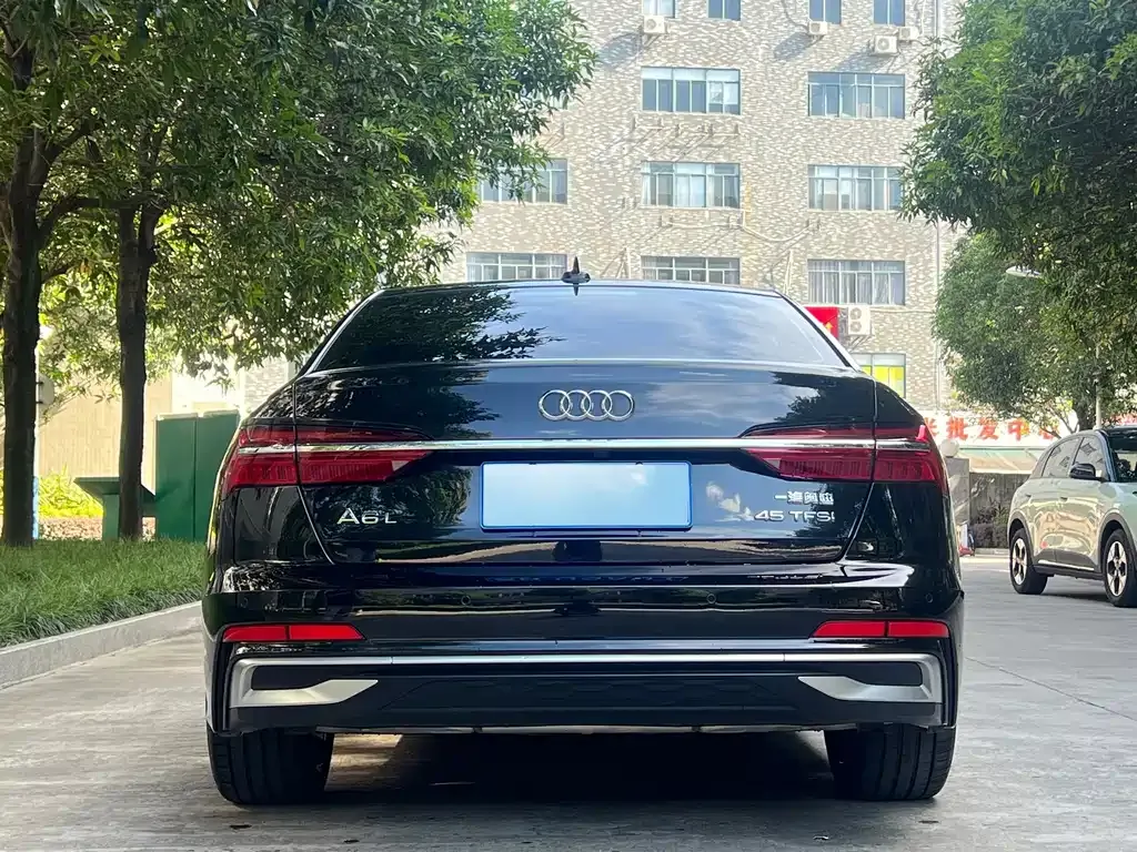 Audi A6L — фото 9