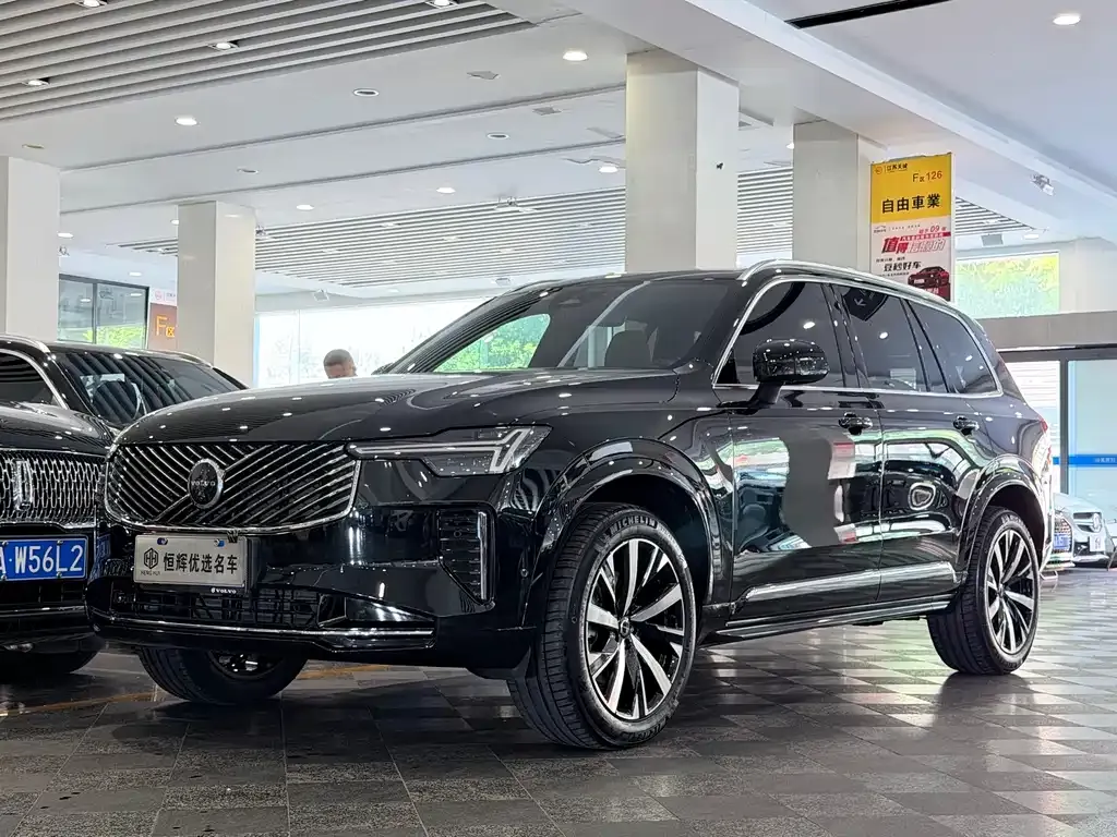 Volvo XC90 — фото 1