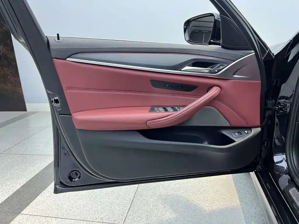 BMW 5 Series New Energy — фото 4