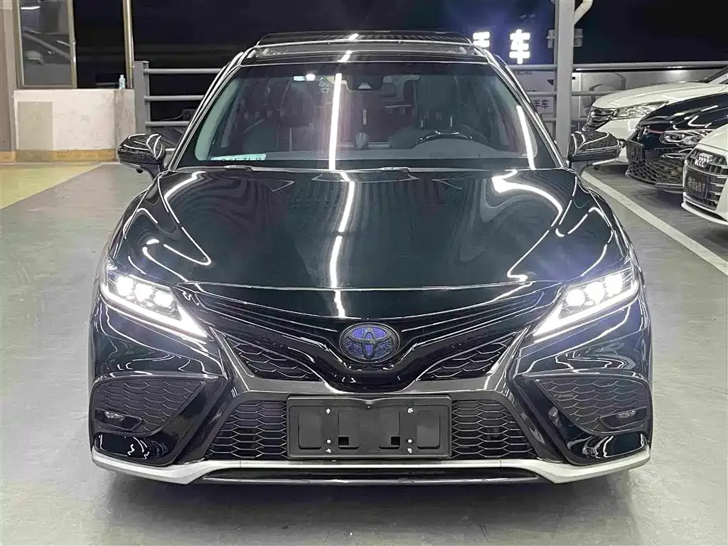 Toyota Camry — фото 7