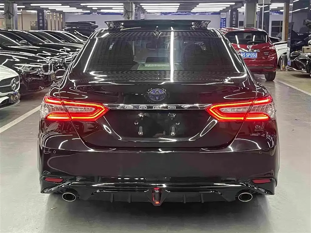 Toyota Camry — фото 9