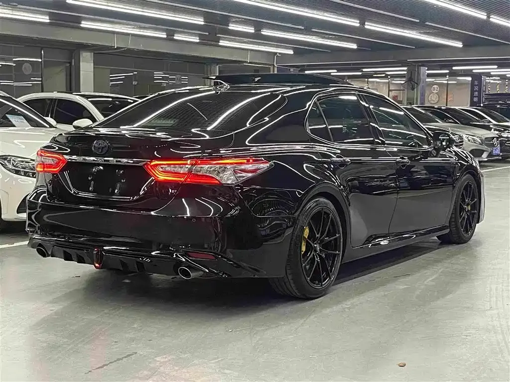 Toyota Camry — фото 8