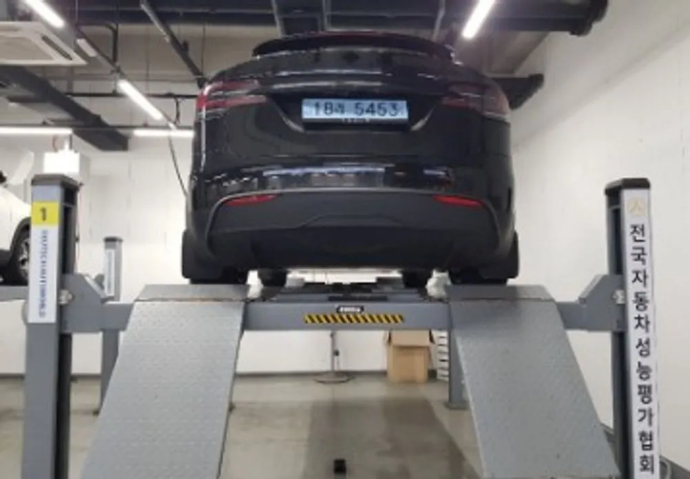 Tesla Model X — фото 2