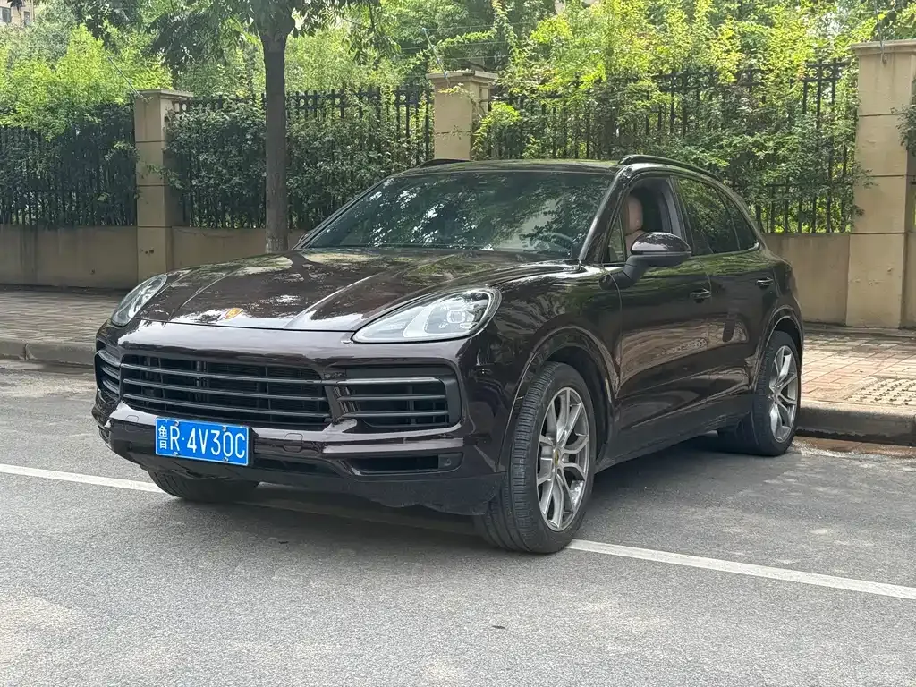 Porsche Cayenne — фото 1