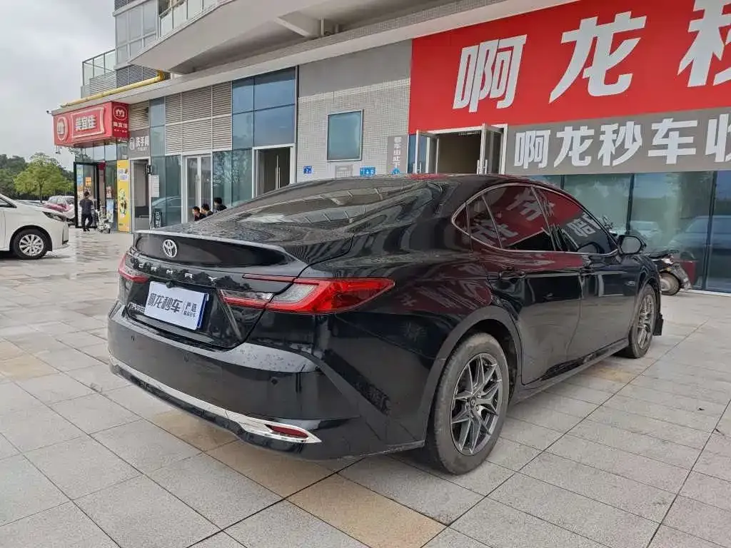 Toyota Camry — фото 7