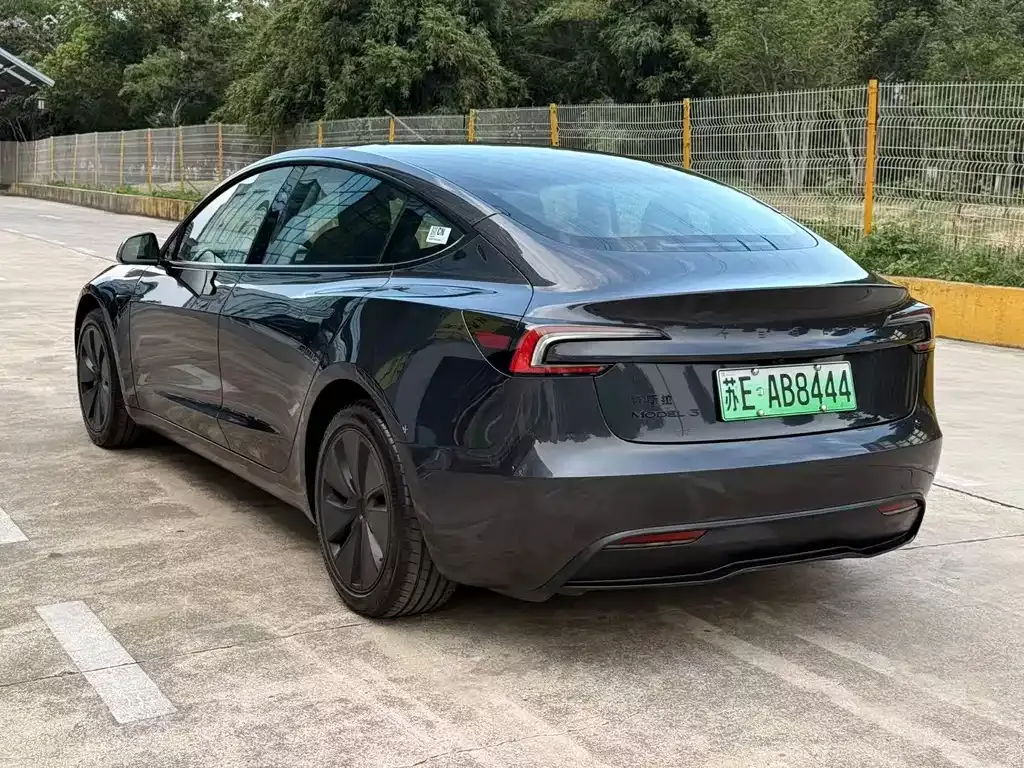 Tesla Model 3 — фото 5
