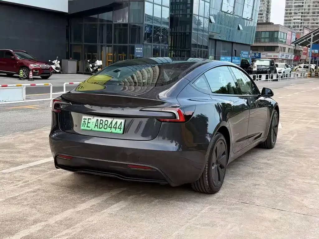 Tesla Model 3 — фото 4