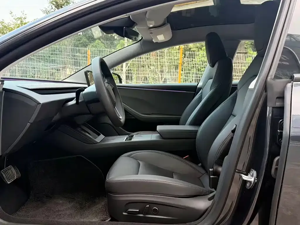 Tesla Model 3 — фото 9
