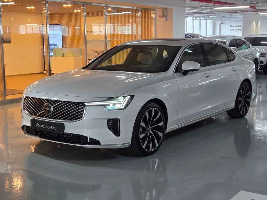 Volvo S90 — фото 1
