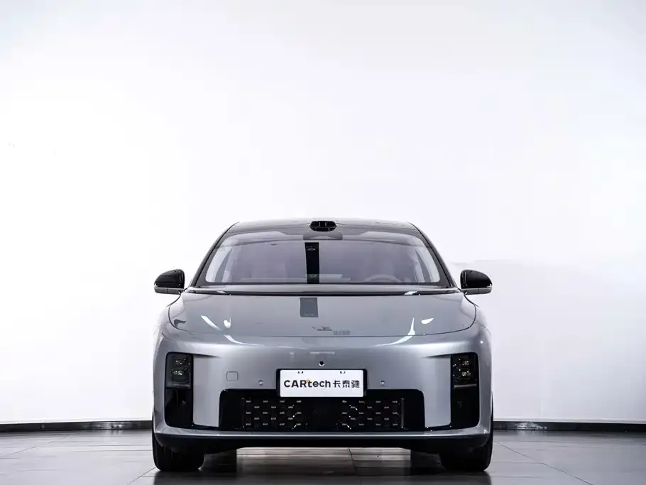 Li Auto i8 — фото 2