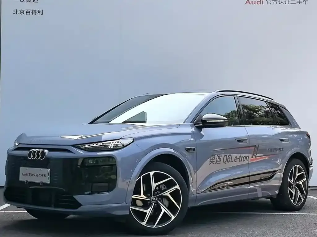 Audi Q6L e-tron — фото 1