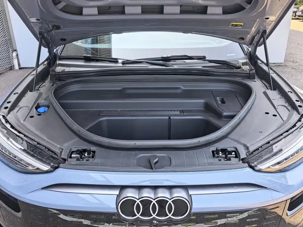 Audi Q6L e-tron — фото 9
