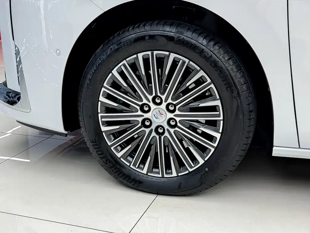 Buick GL8 Hybrid — фото 3
