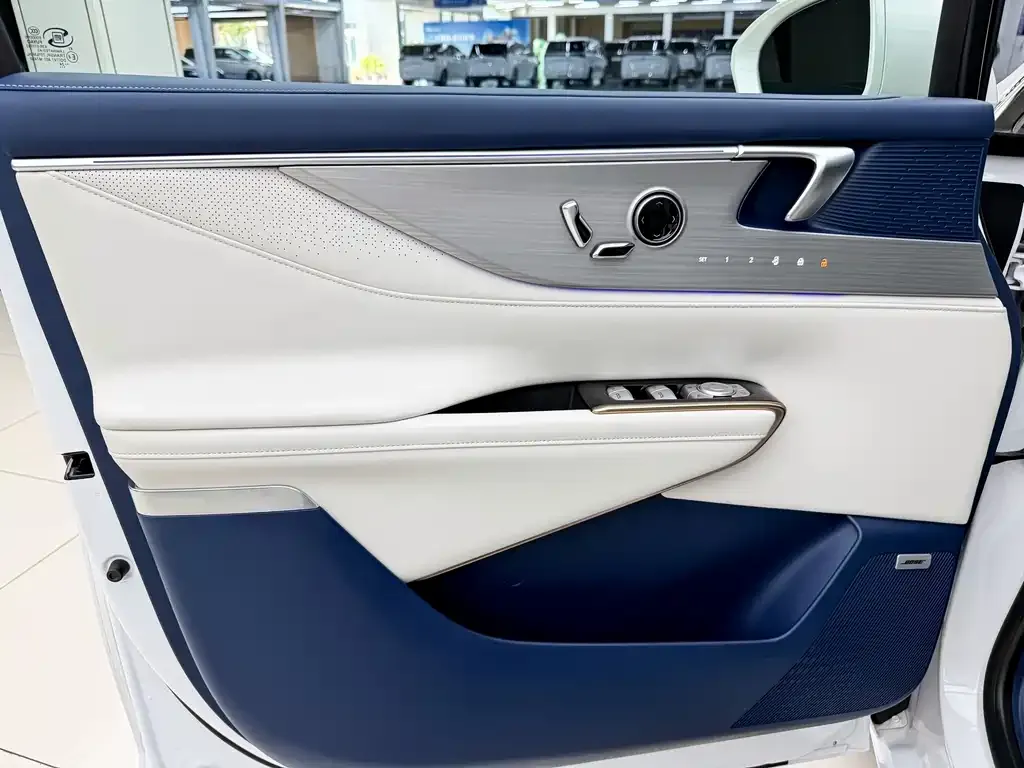 Buick GL8 Hybrid — фото 8