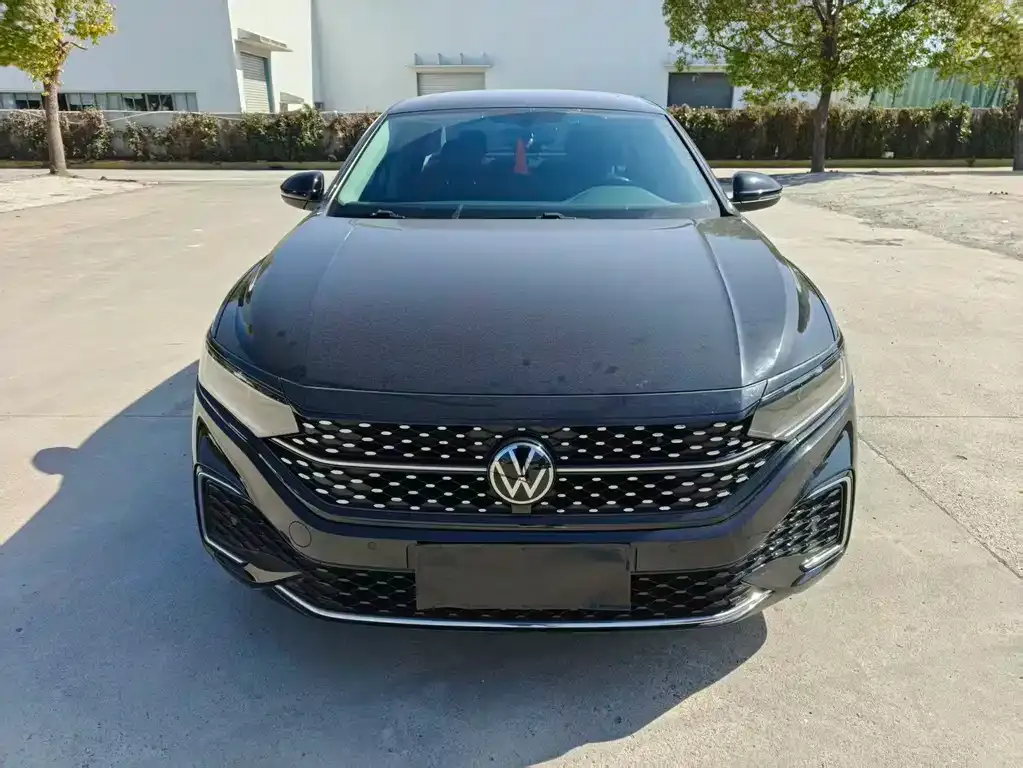 Volkswagen Passat — фото 1