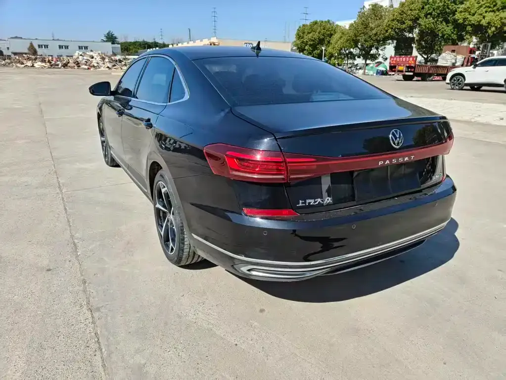 Volkswagen Passat — фото 8