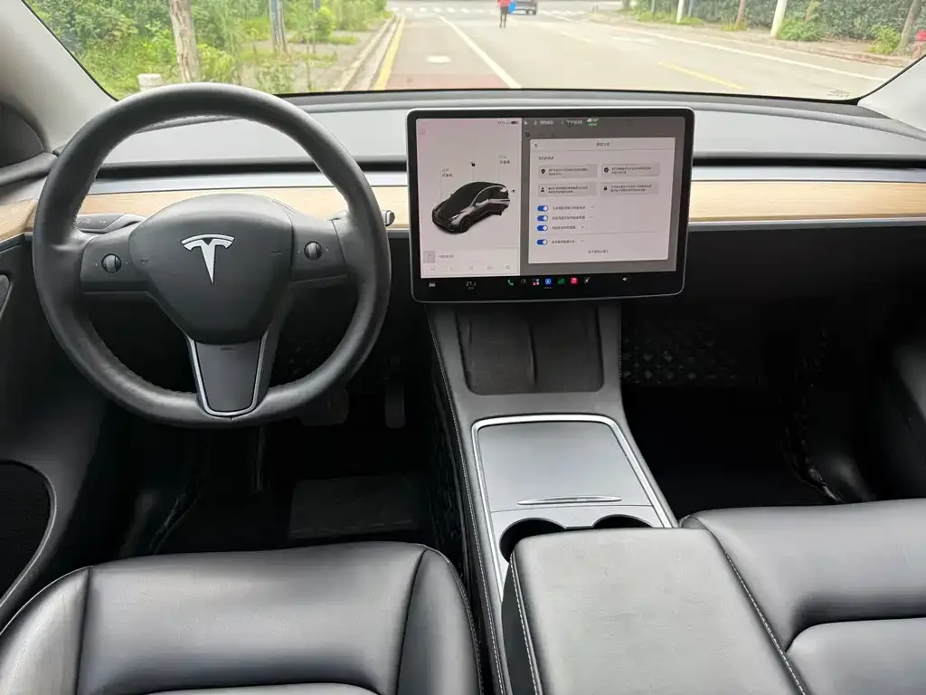 Tesla Model Y — фото 4