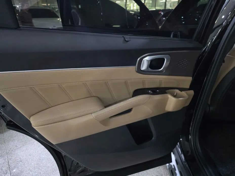 Kia Sorento — фото 7