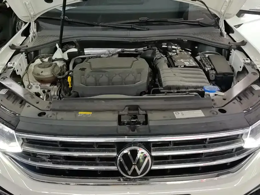 Volkswagen Tiguan L — фото 10