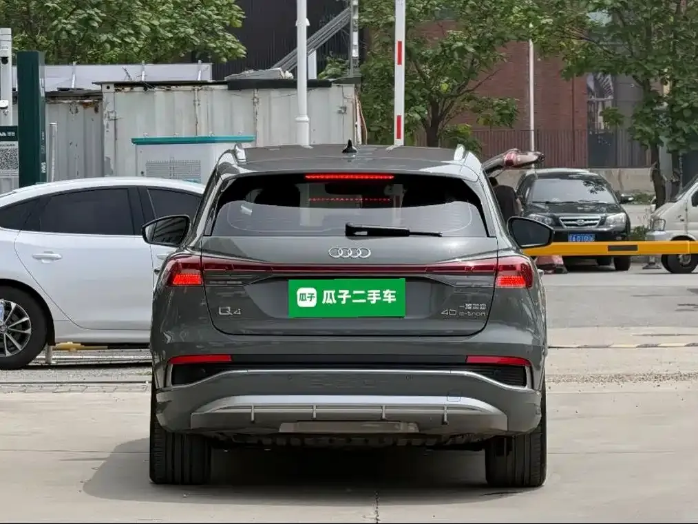 Audi Q4 e-tron — фото 4