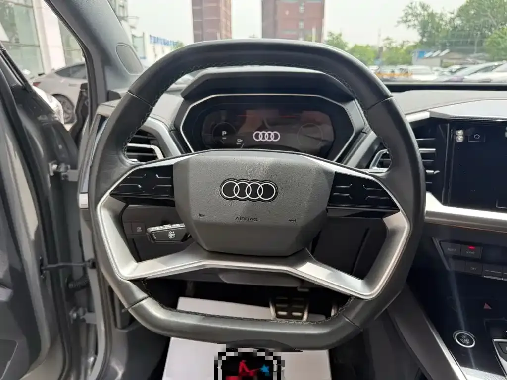 Audi Q4 e-tron — фото 8