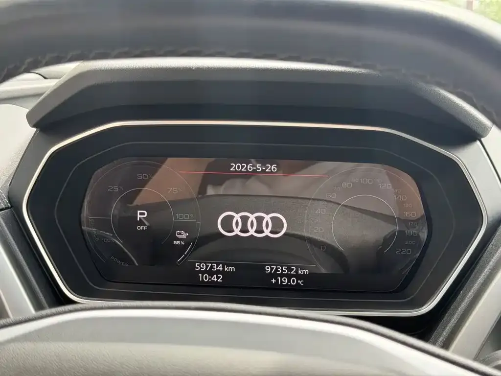 Audi Q4 e-tron — фото 10