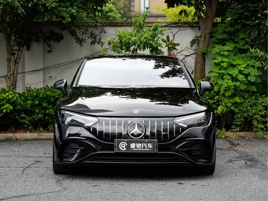 Mercedes-Benz EQE AMG — фото 10