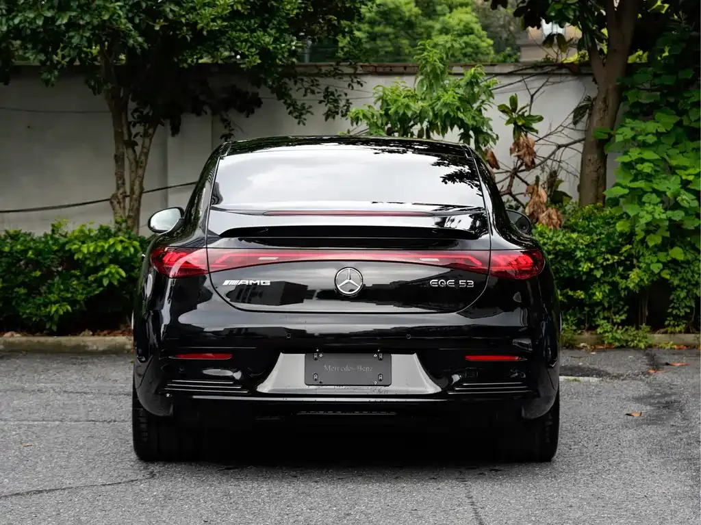 Mercedes-Benz EQE AMG — фото 6