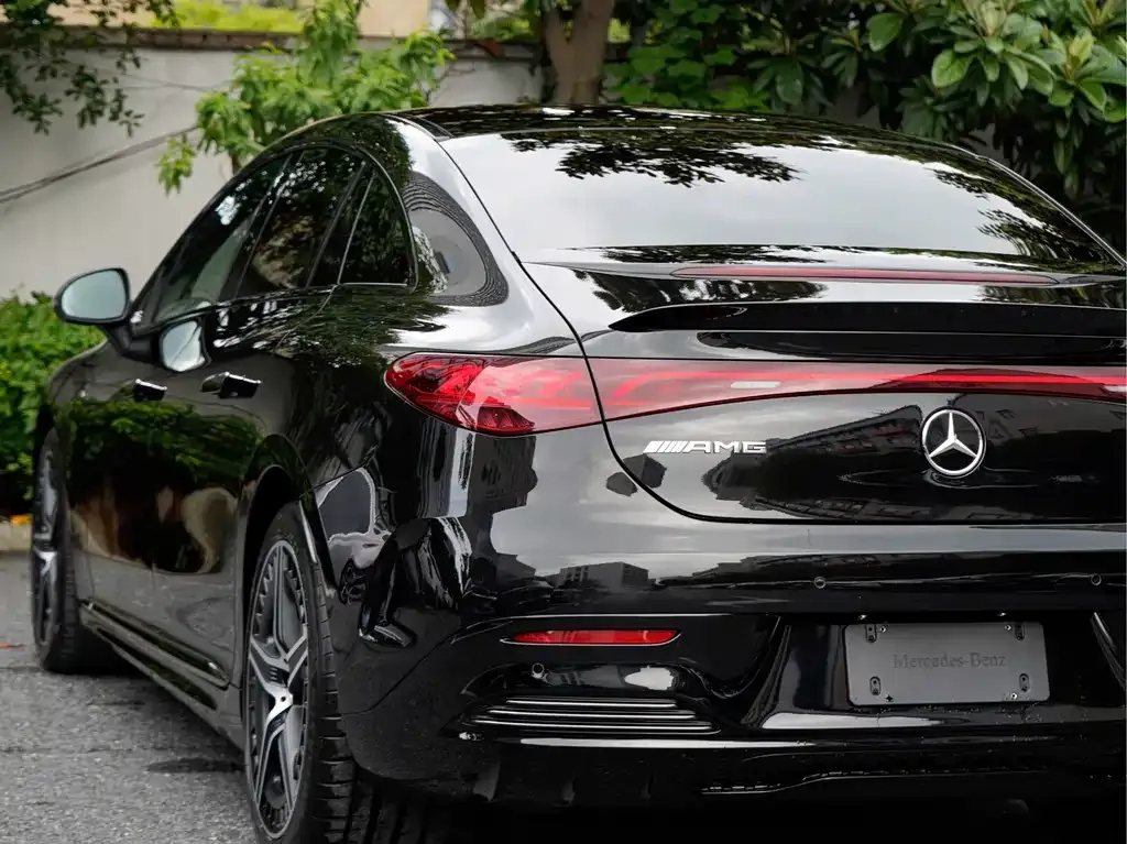 Mercedes-Benz EQE AMG — фото 4