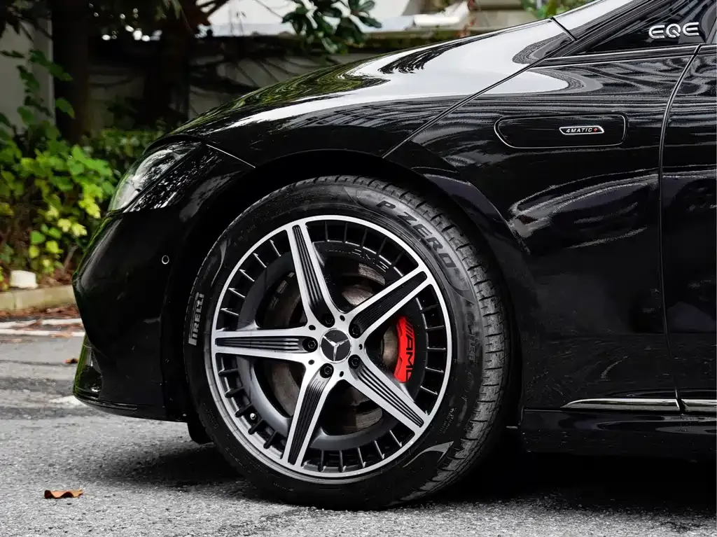 Mercedes-Benz EQE AMG — фото 3