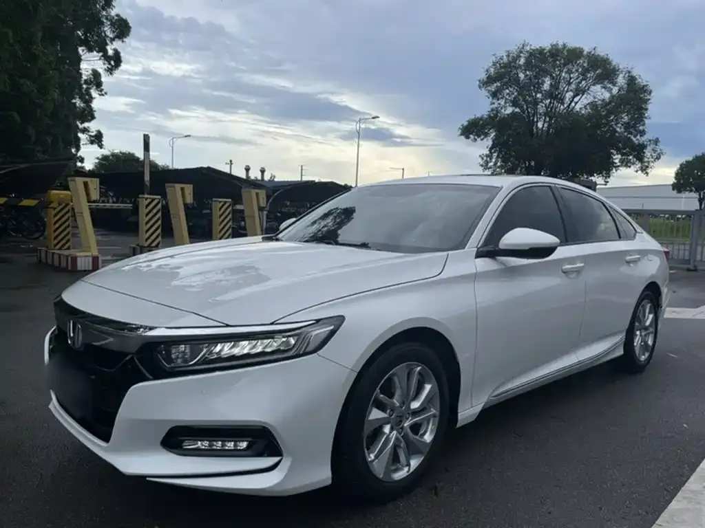 Honda Accord — фото 1