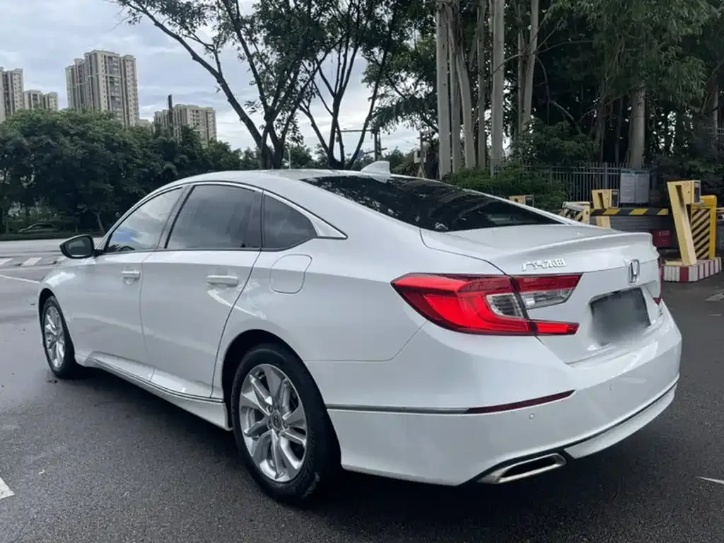 Honda Accord — фото 7