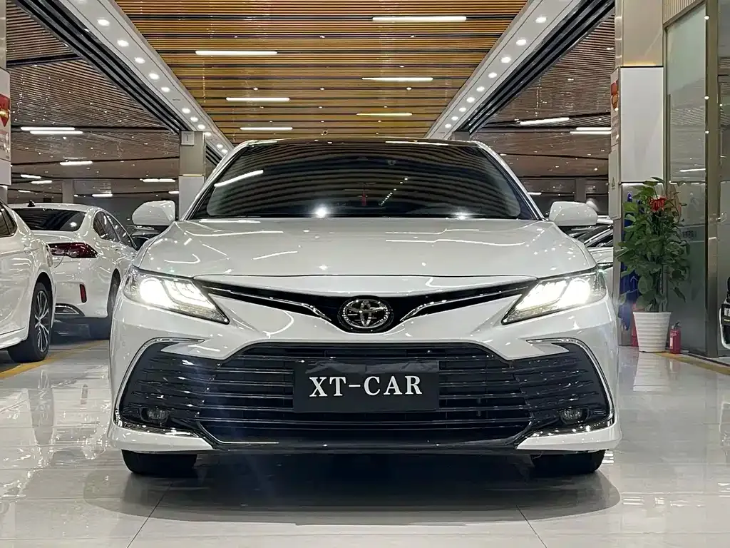 Toyota Camry — фото 10